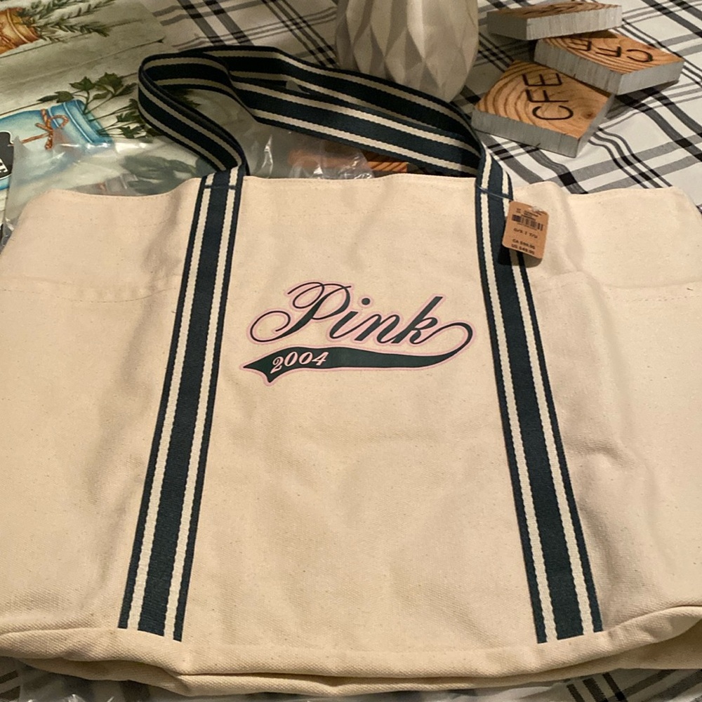 💕💕NWT PINK BRAND TOTE💕💕